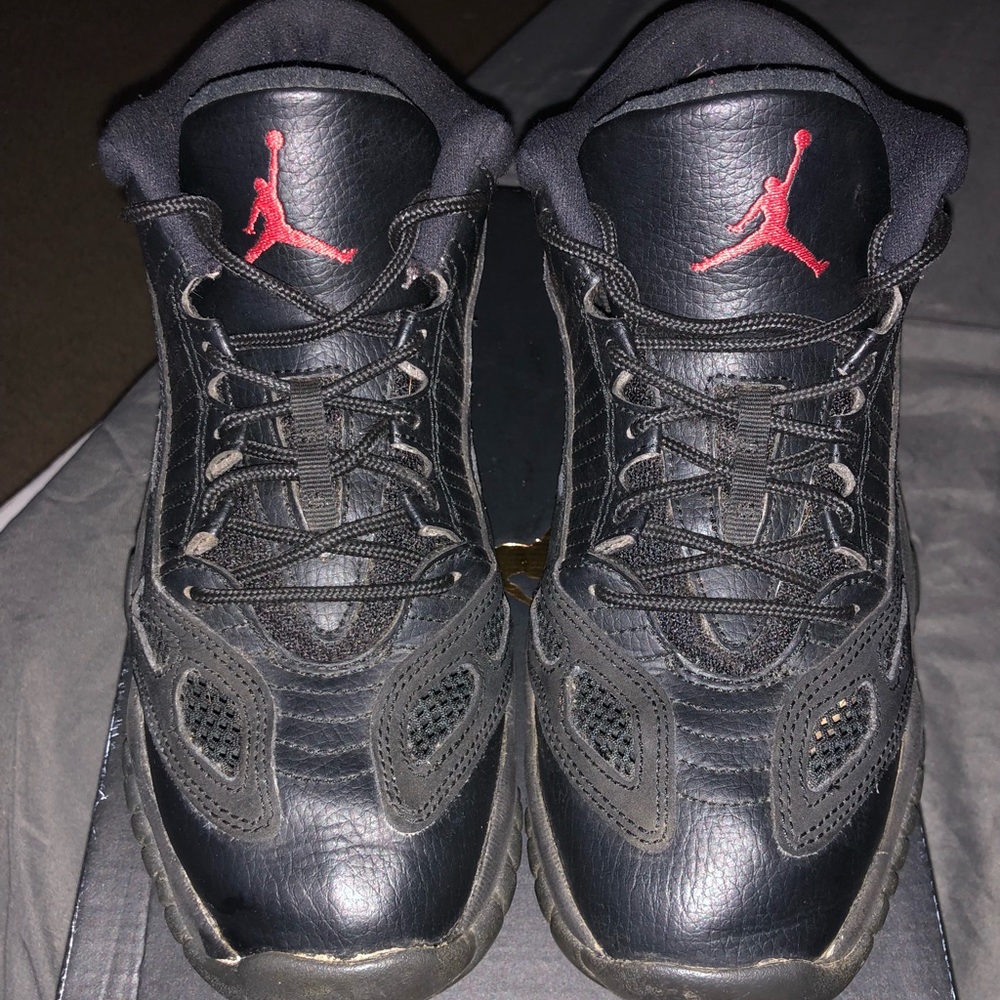 Air Jordan 11 Retro Low ( REFEREE)